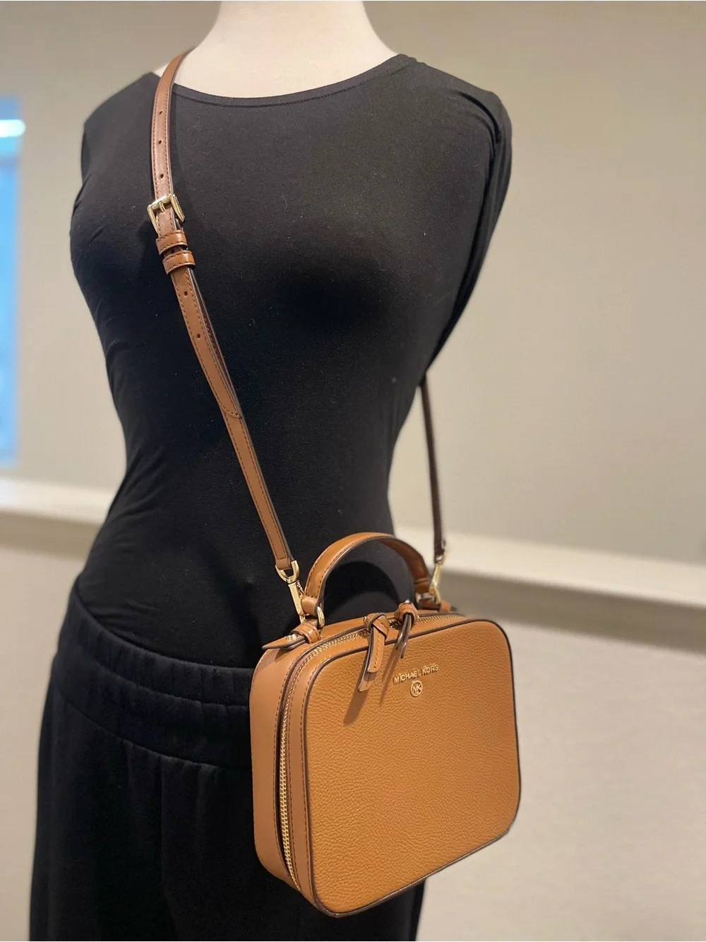 Michael Kors Tan Pebbled Leather Top-Handle Crossbody, 2 way MK bag , preloved:)